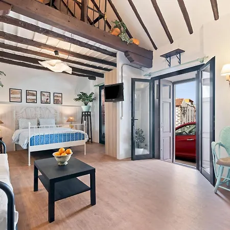 Home2book Rustic Haven In