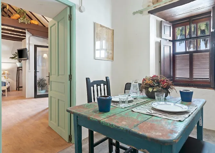 Home2book Rustic Haven In *