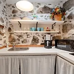 Home2book Rustic Haven In 度假居 *